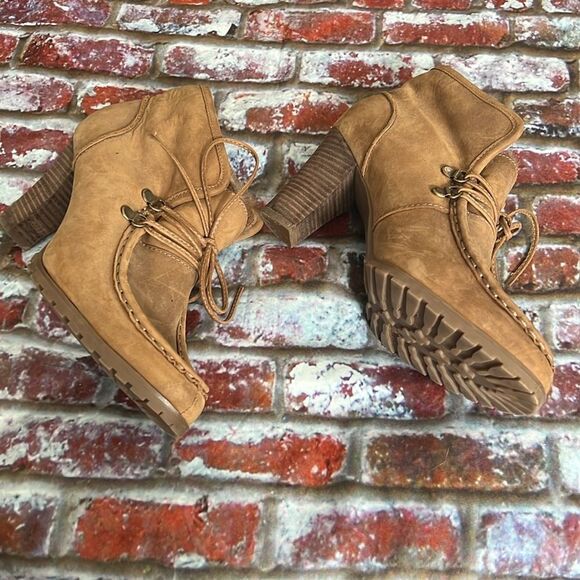 Audrey Brooke Brown suede booties - Picture 8 of 9